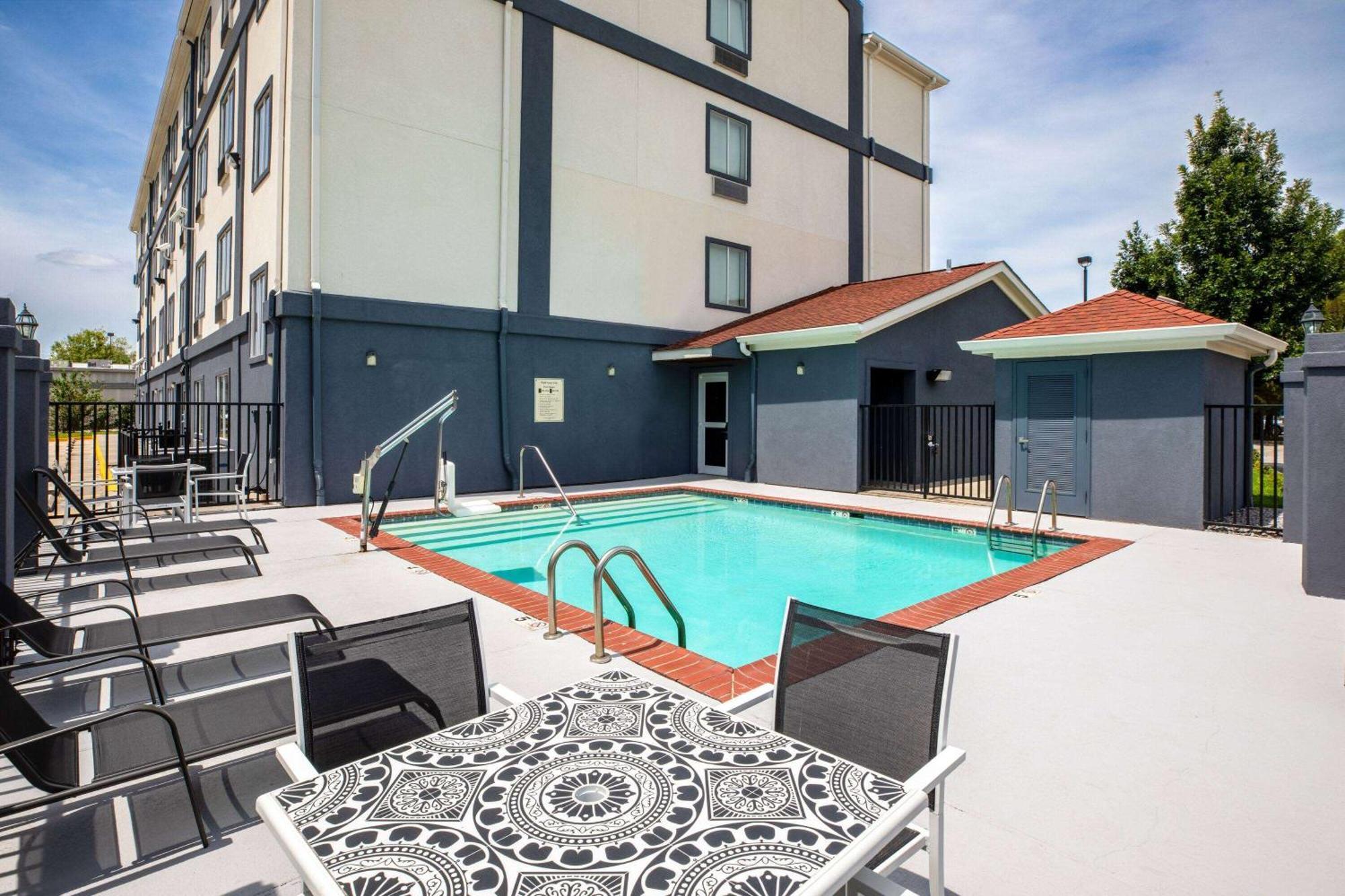 Days Inn By Wyndham Baton Rouge I-10 Prairieville Dış mekan fotoğraf