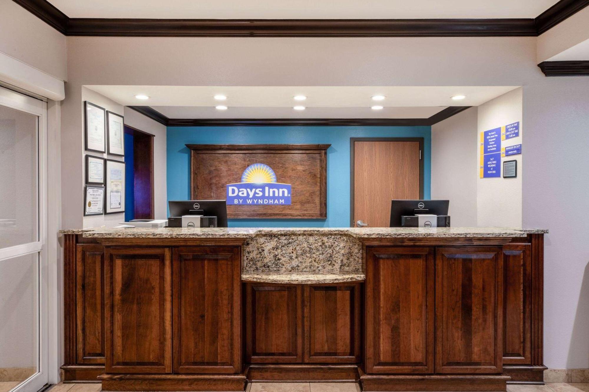 Days Inn By Wyndham Baton Rouge I-10 Prairieville Dış mekan fotoğraf
